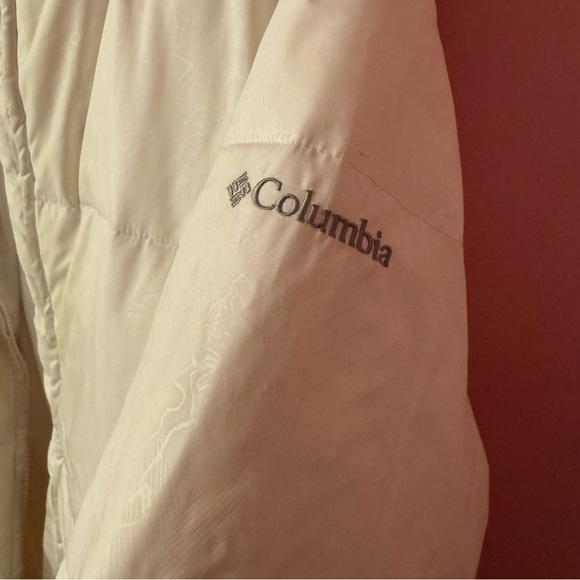 Columbia Cream Puffer Jacket with Quilted Design - Picture 6 of 12